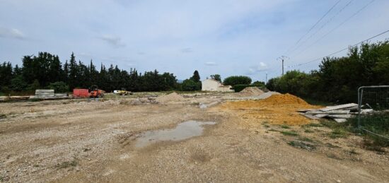 Terrain à bâtir à Sénas, Provence-Alpes-Côte d'Azur