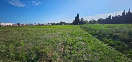 Terrain à bâtir à Saint-Étienne-du-Grès, Provence-Alpes-Côte d'Azur