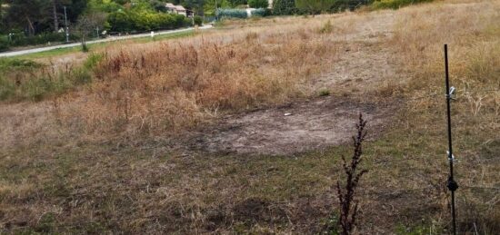 Terrain à bâtir à Pierrevert, Provence-Alpes-Côte d'Azur