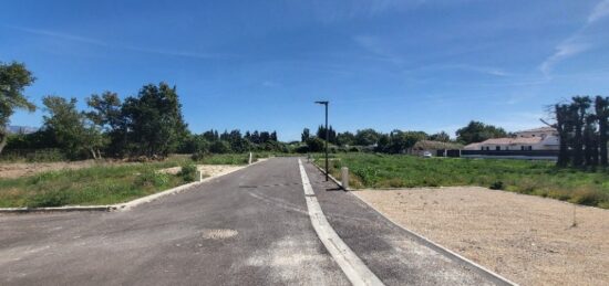 Terrain à bâtir à Sénas, Provence-Alpes-Côte d'Azur
